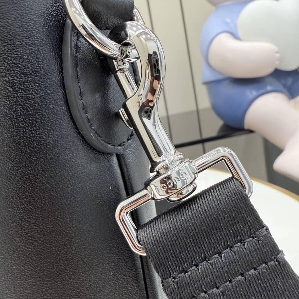 Gucci Leather Medium Crossbody Bag Black_5_154851 Gucci Leather Medium Crossbody Bag Black