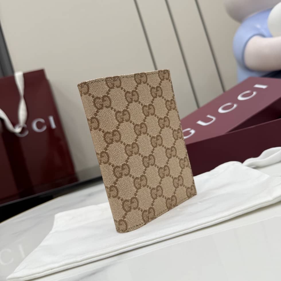 Gucci Essence Classic Passport Case Beige 876432_1_156011 Gucci Essence Classic Passport Case Beige 876432