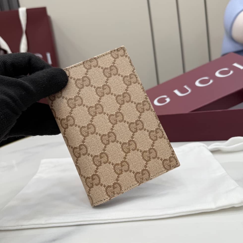 Gucci Essence Classic Passport Case Beige 876432_4_156011 Gucci Essence Classic Passport Case Beige 876432