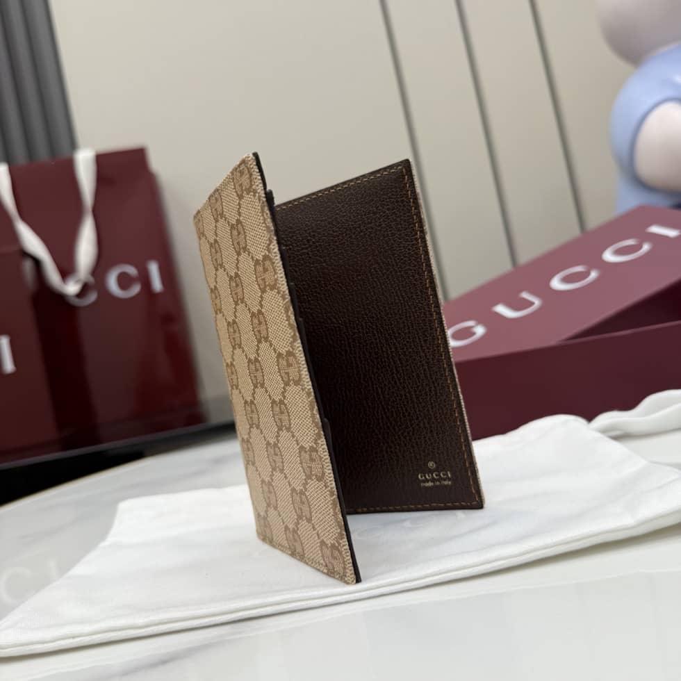 Gucci Essence Classic Passport Case Beige 876432_5_156011 Gucci Essence Classic Passport Case Beige 876432