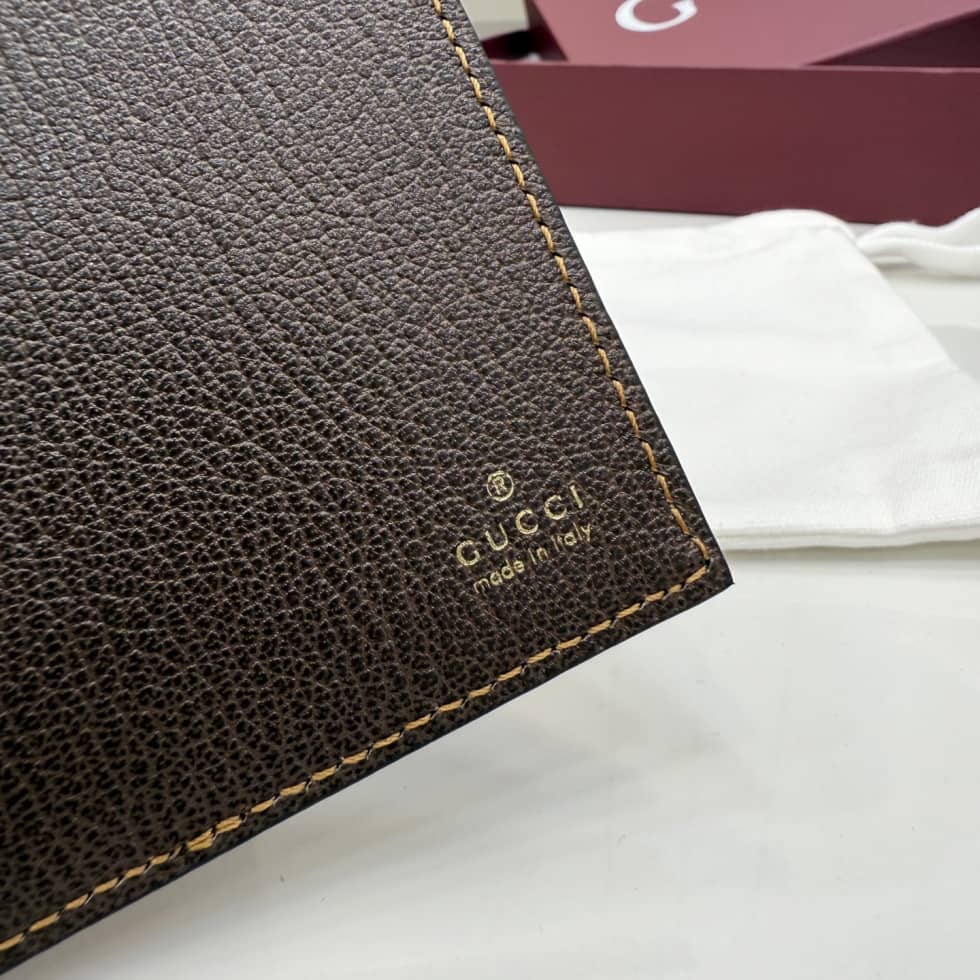 Gucci Essence Classic Passport Case Beige 876432_7_156011 Gucci Essence Classic Passport Case Beige 876432