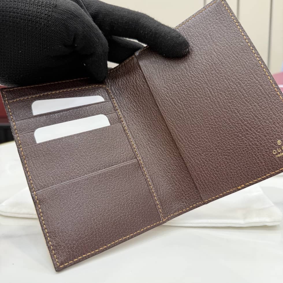 Gucci Essence Classic Passport Case Beige 876432_8_156011 Gucci Essence Classic Passport Case Beige 876432
