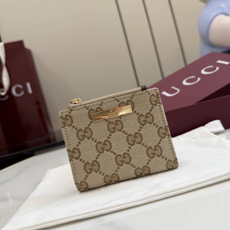 Gucci Logo Plaque Small Wallet Sand Brown_10_156141 Gucci Logo Plaque Small Wallet Sand Brown