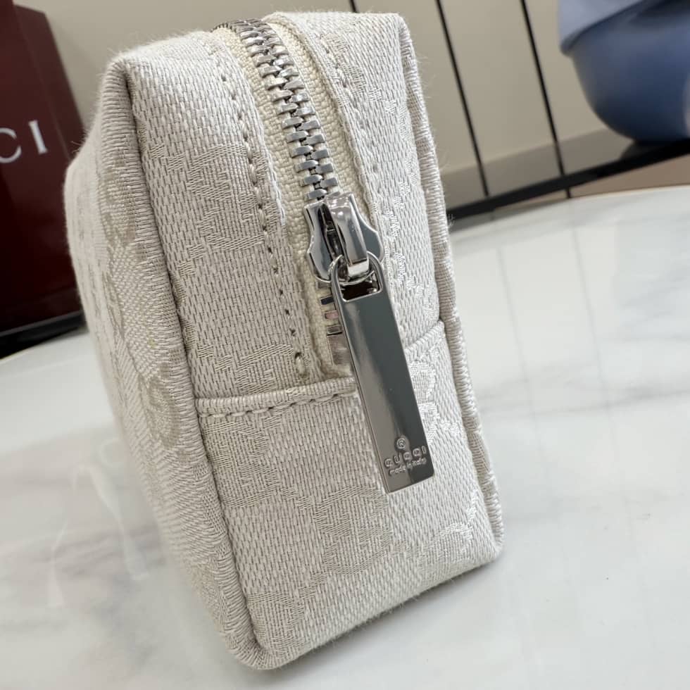 Gucci Canvas Medium Ivory Cosmetic Case 875801_4_156481 Gucci Canvas Medium Ivory Cosmetic Case 875801
