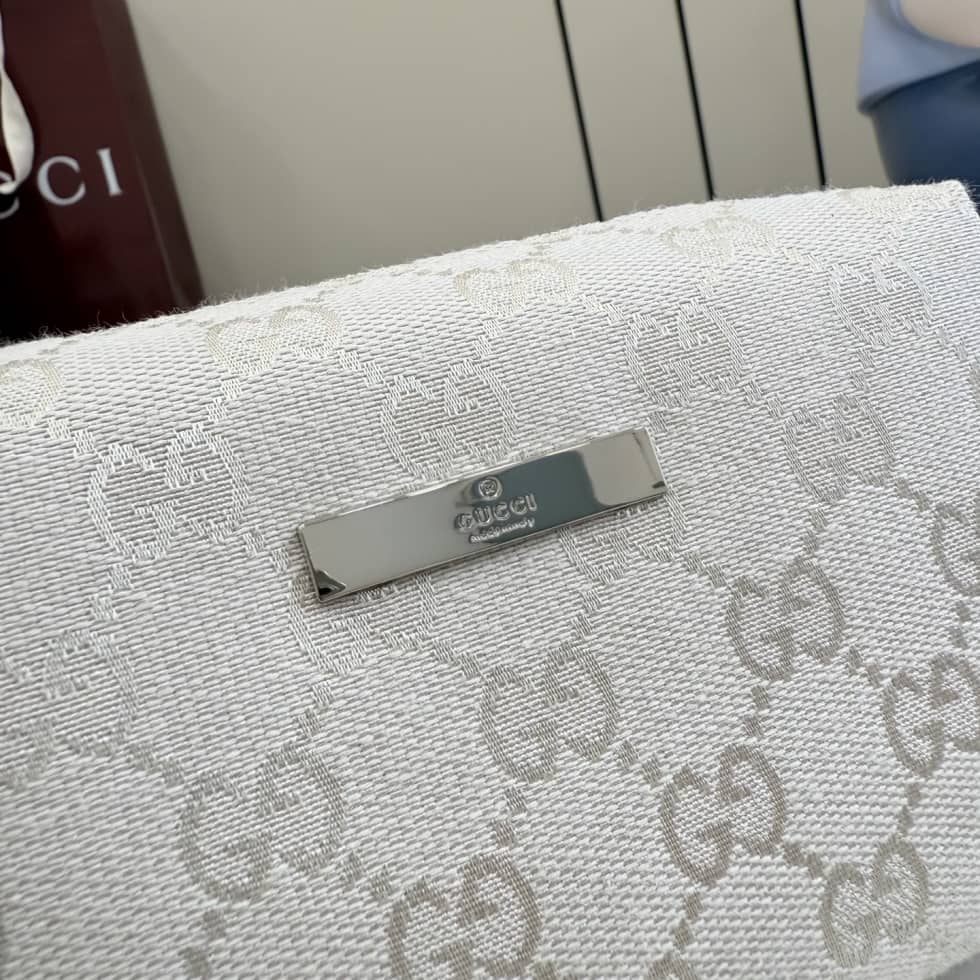 Gucci Canvas Medium Ivory Cosmetic Case 875801_5_156481 Gucci Canvas Medium Ivory Cosmetic Case 875801
