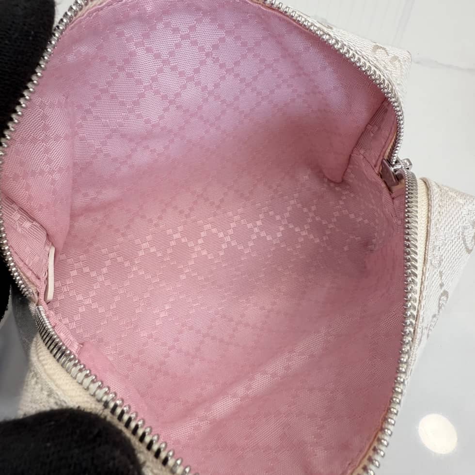 Gucci Canvas Medium Ivory Cosmetic Case 875801_7_156481 Gucci Canvas Medium Ivory Cosmetic Case 875801