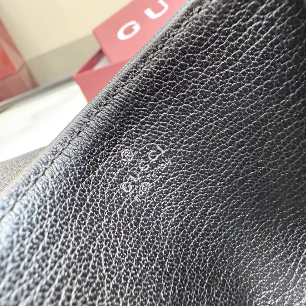 Gucci Essence Classic Black Card Case A002F2_8_156831 Gucci Essence Classic Black Card Case A002F2