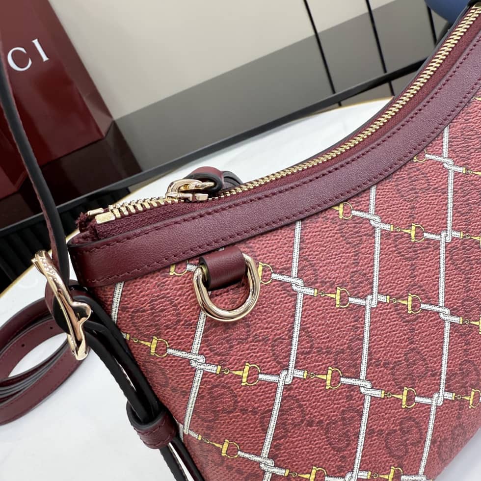 Gucci GG Emblem Canvas Small Red Shoulder Bag_4_157650 Gucci GG Emblem Canvas Small Red Shoulder Bag