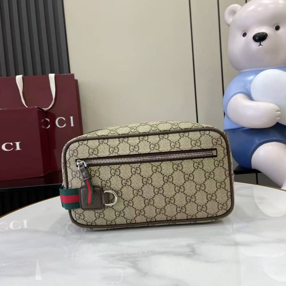 Gucci GG Supreme Medium Toiletry Case Brown_10_157770 Gucci GG Supreme Medium Toiletry Case Brown