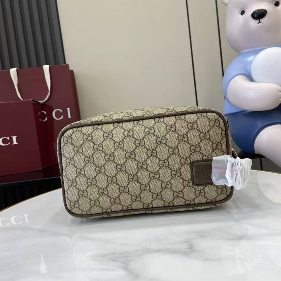 Gucci GG Supreme Medium Toiletry Case Brown_1_157770 Gucci GG Supreme Medium Toiletry Case Brown