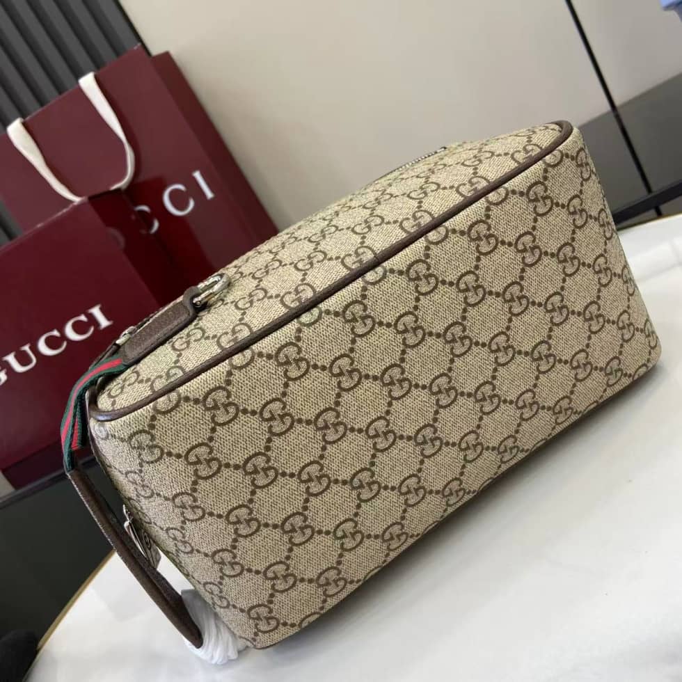Gucci GG Supreme Medium Toiletry Case Brown_3_157770 Gucci GG Supreme Medium Toiletry Case Brown