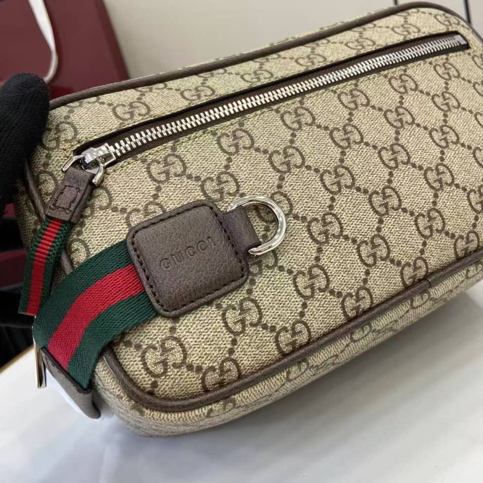 Gucci GG Supreme Medium Toiletry Case Brown_4_157770 Gucci GG Supreme Medium Toiletry Case Brown