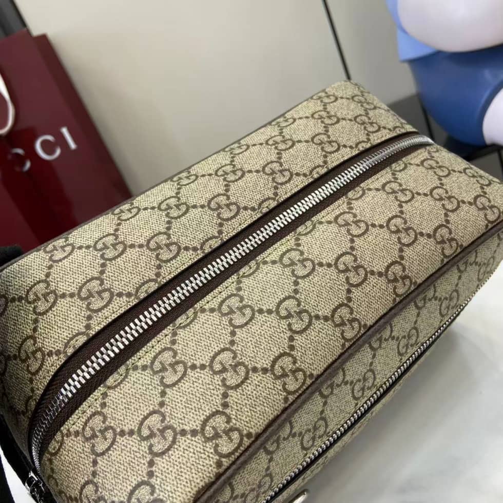 Gucci GG Supreme Medium Toiletry Case Brown_6_157770 Gucci GG Supreme Medium Toiletry Case Brown