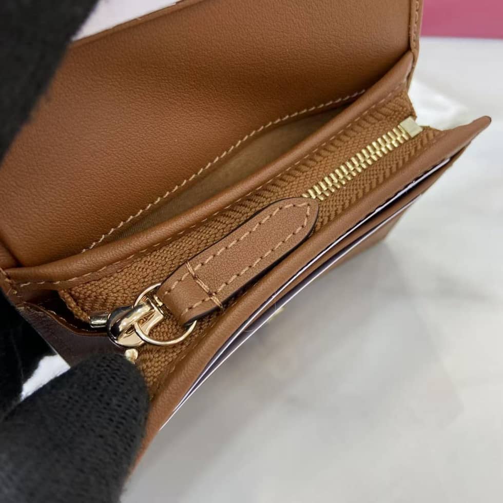 Gucci GG Emblem Bifold Brown Wallet 847207_8_157920 Gucci GG Emblem Bifold Brown Wallet 847207