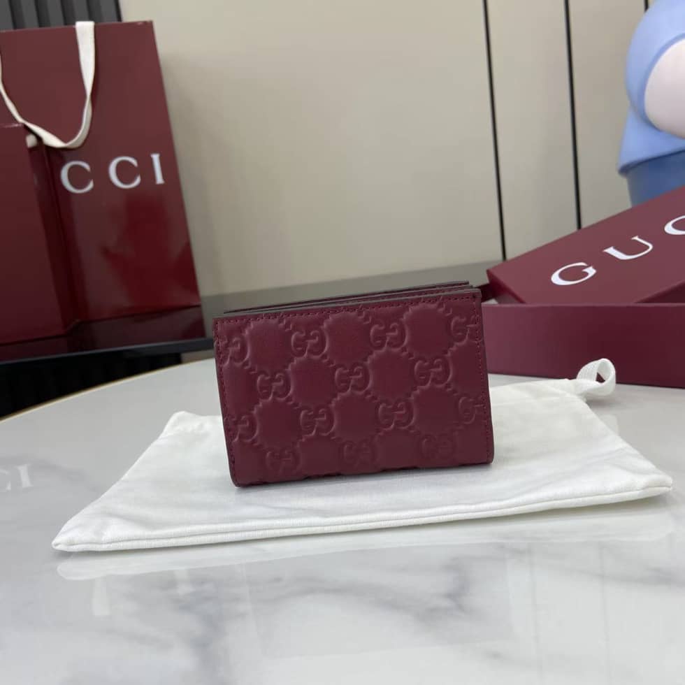 Gucci GG Emblem Leather Red Bifold Wallet 847208_1_158000 Gucci GG Emblem Leather Red Bifold Wallet 847208