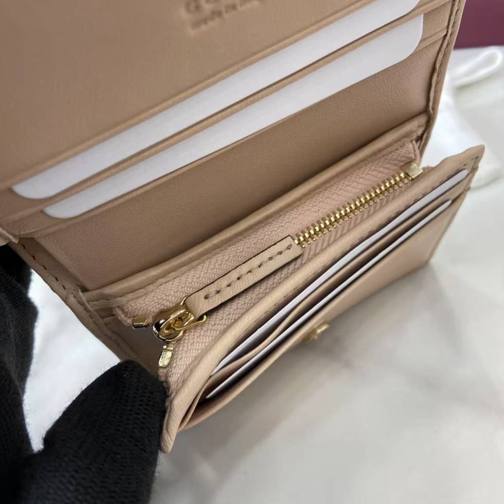 Gucci GG Marmont Pink Bi-fold Wallet 466492_5_159369 Gucci GG Marmont Pink Bi-fold Wallet 466492