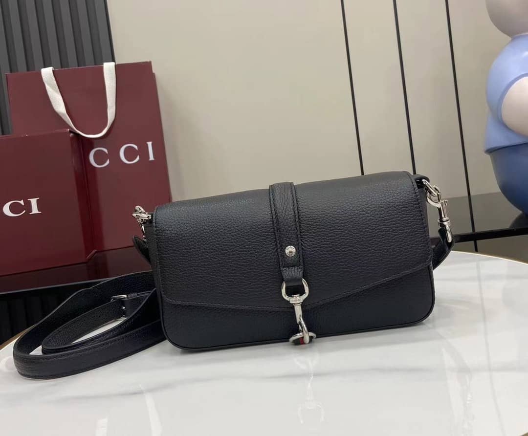 Gucci Leather Small Black Crossbody Bag 821623_10_163386 Gucci Leather Small Black Crossbody Bag 821623